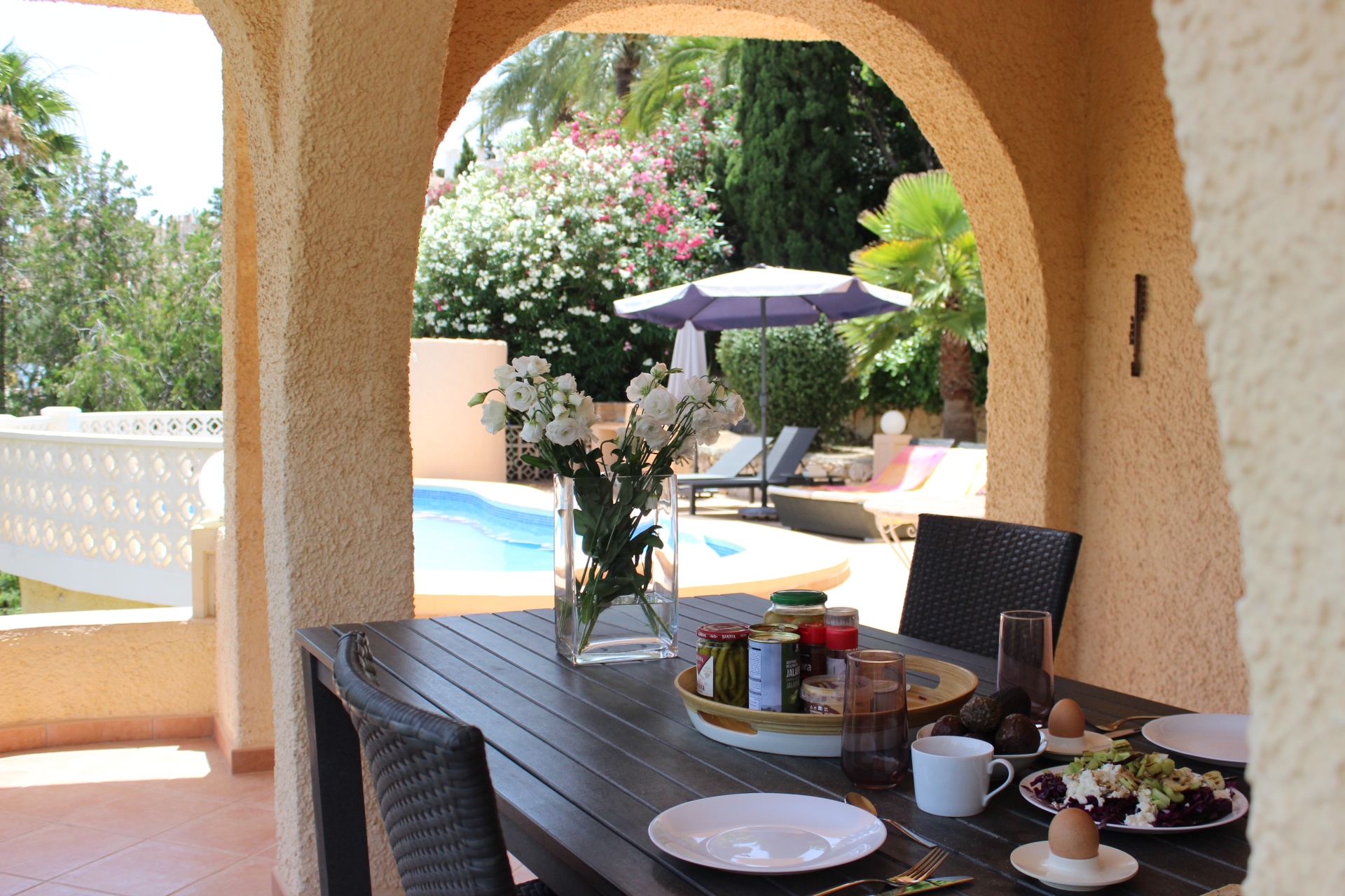 Frühstück auf der Terrasse – Villa Margareta